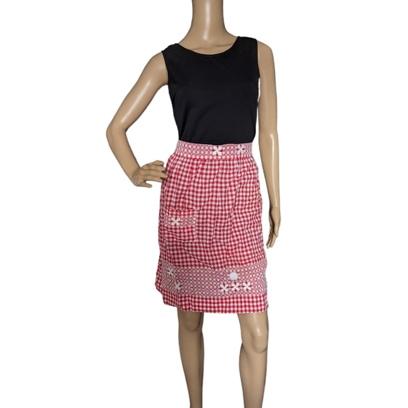 Vintage Handmade Red & White Gingham MCM 1950s Embroidered Apron - Picture 2 of 10